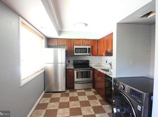 3300 S 28th St APT 301, Alexandria, VA 22302