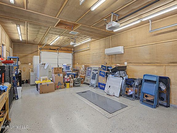 4th image of 932 Gates St