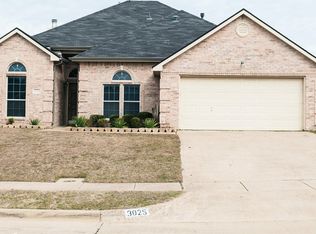 3025 Canary Ln, Midlothian, TX 76065