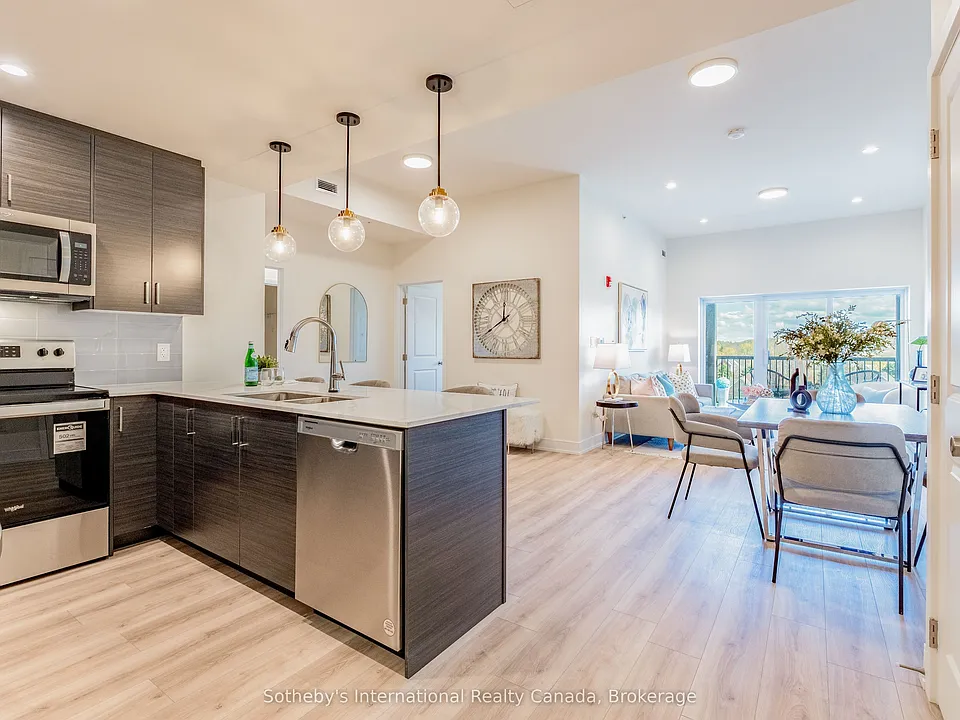 121 Mary St #417