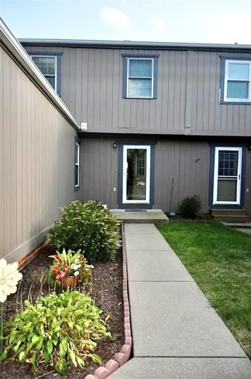911 Sunset Cir photo 1