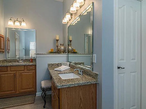 313 Winding Oak Ln S — Photo 6