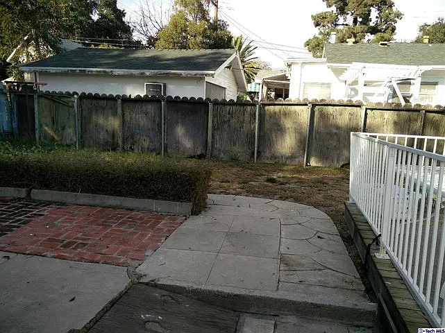 719 Hope Ct — Photo 10