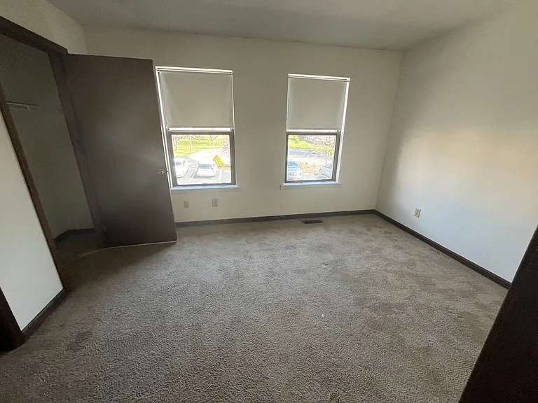 1621 Buttonwood Ct #B — Photo 10