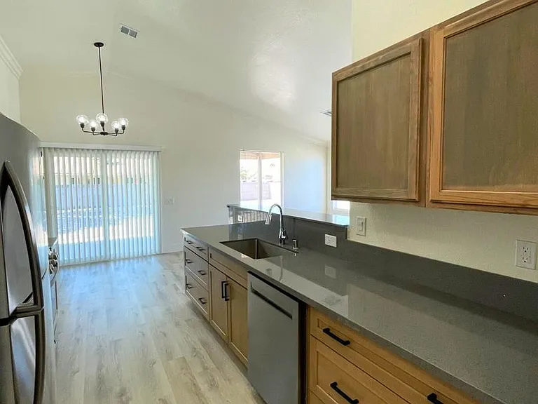 2317 Logsdon Dr — Photo 10