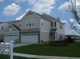1512 Glacier Trl, Carpentersville, IL 60110