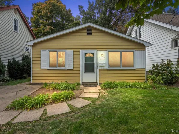 215 Edgewood Pl, Ferndale, MI 48220