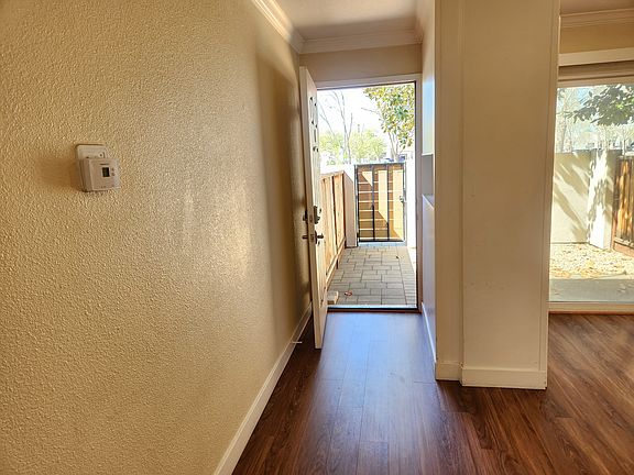 4th image of 4810 Hamilton Ave APT 06