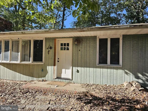 4 Pinecrest Dr, Bayville, NJ 08721