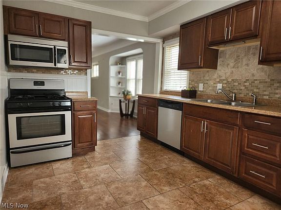 5th image of 5115 Wellington Ave