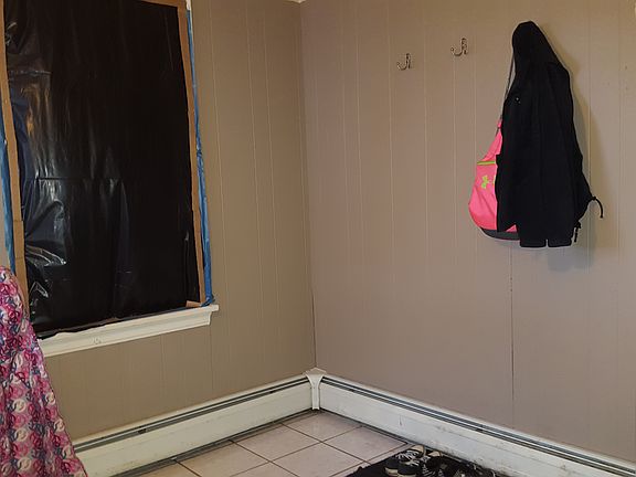 Tiled mud room/entrance