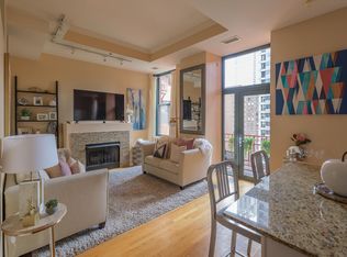 208 W Washington St APT 1708, Chicago, IL 60606