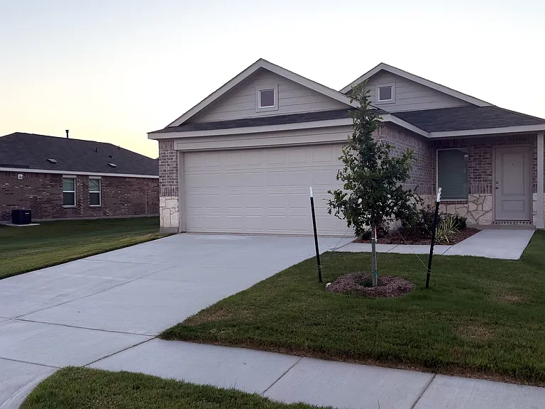 1413 Merlin Bluff St — Photo 1
