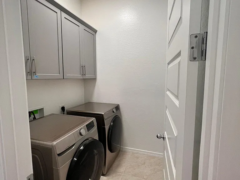 Comes with almost new appliances