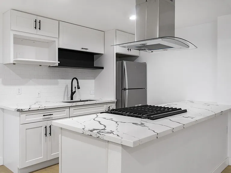 Torrance Gateway Apartments — Photo 10