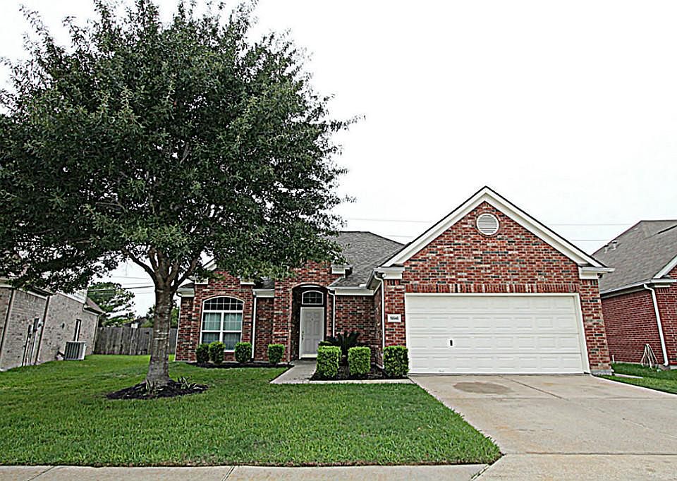 COME EXPERIENCE THIS ONE STORY HOME IN THE CUL-DE-SAC AND READY FOR IMMEDIATE MOVE IN! THIS GREAT HO