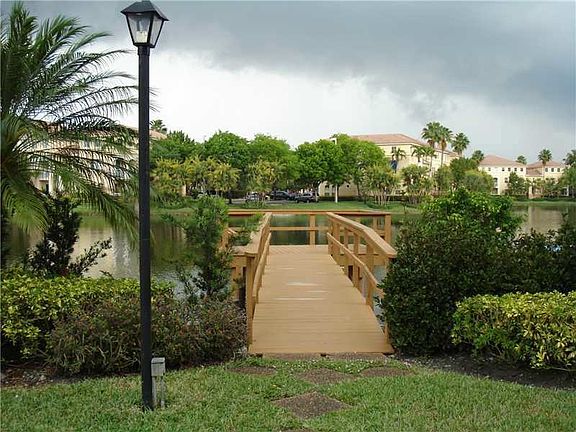 3rd image of 250 Jacaranda Dr APT 103