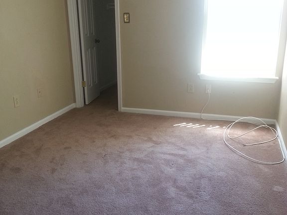 3rd image of 412 Greenview Dr