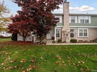 21380 Glen Haven Cir E #281, Northville, MI 48167