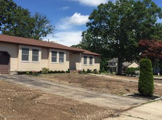 2 Eagle Dr, Bayville, NJ 08721