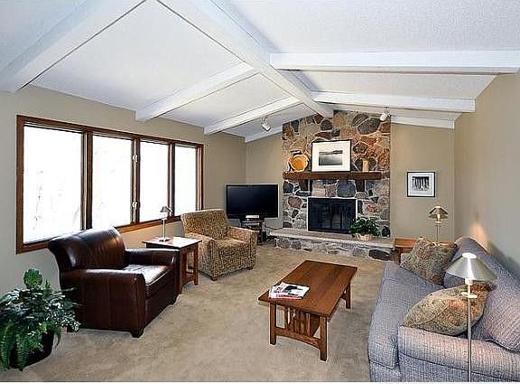 5th image of 3040 Holly Ln N