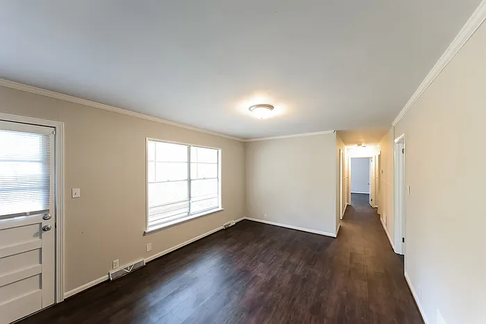 4 bed, 3.0 bath, 2466 sqft, $2,045 — Photo 3
