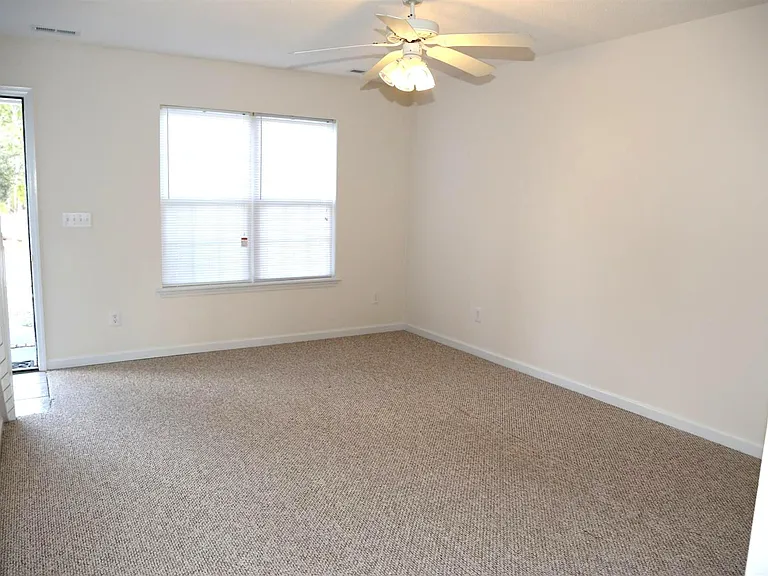 103 W Ivybridge Dr — Photo 5