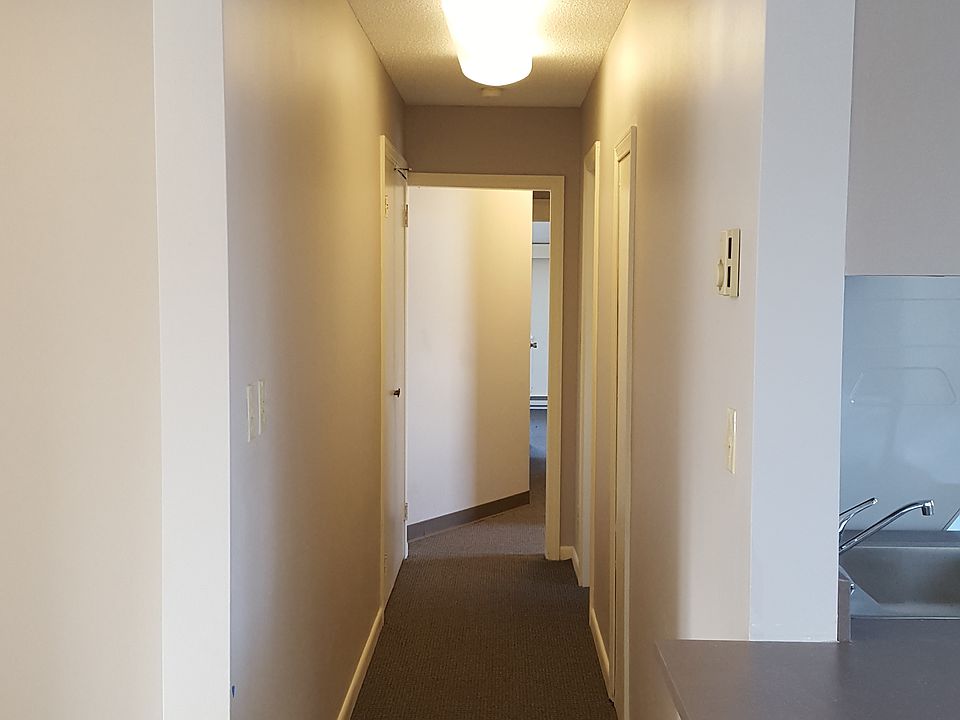 2nd image of 2675 Whitney Ave