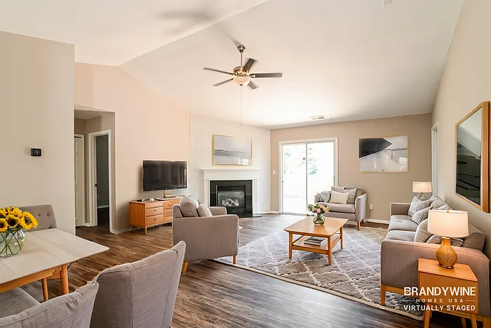 3 bed, 2.0 bath, 1565 sqft, $2,130 — Photo 4
