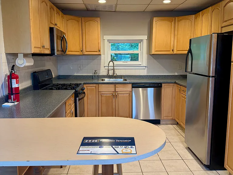 254 Sloan Ave — Photo 2