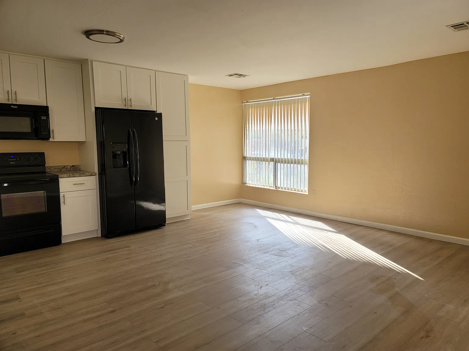 3 bed, 1000 sqft, $1,500 — Photo 4