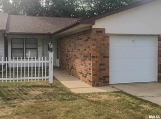 3311 N Molleck Dr, Peoria, IL 61604