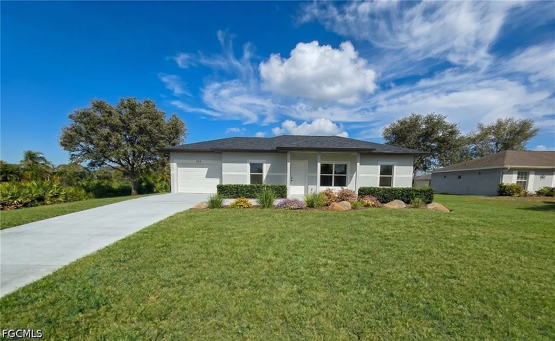 3 bed, 2.0 bath, 1450 sqft, $1,700 — Photo 1