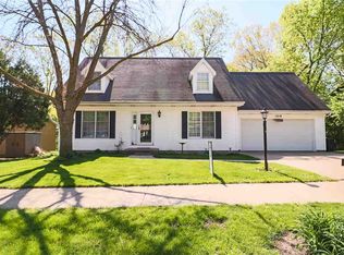 1616 W Country Oaks Ct, Dunlap, IL 61525