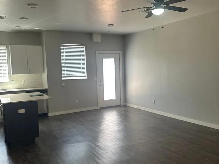 732 SW 14th St #14 — Photo 16