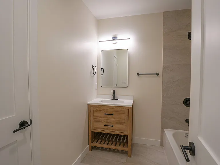 1038 S Westmoreland Ave — Photo 12