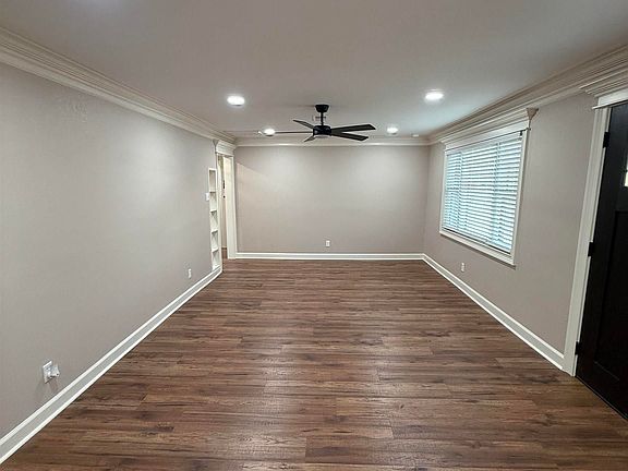 3rd image of 608 S Rockingchair Rd