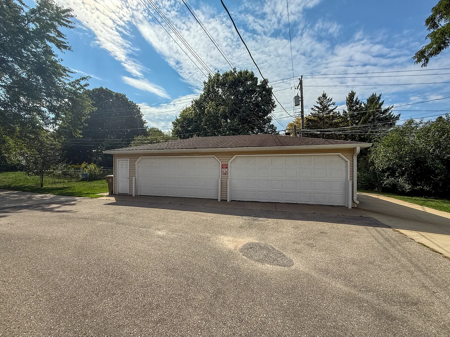 426 Rushmore Ln — Photo 3