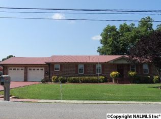 1913 W Hobbs St, Athens, AL 35611