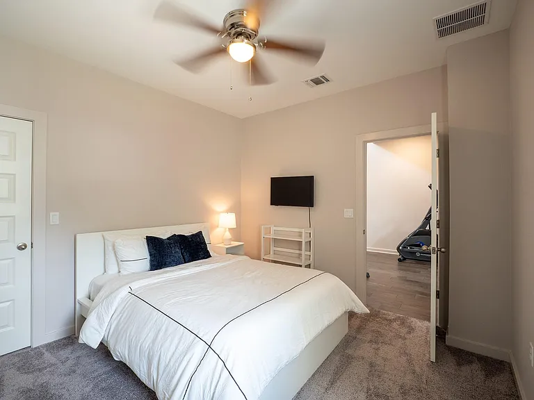 6409 Berkman Dr #4 — Photo 24