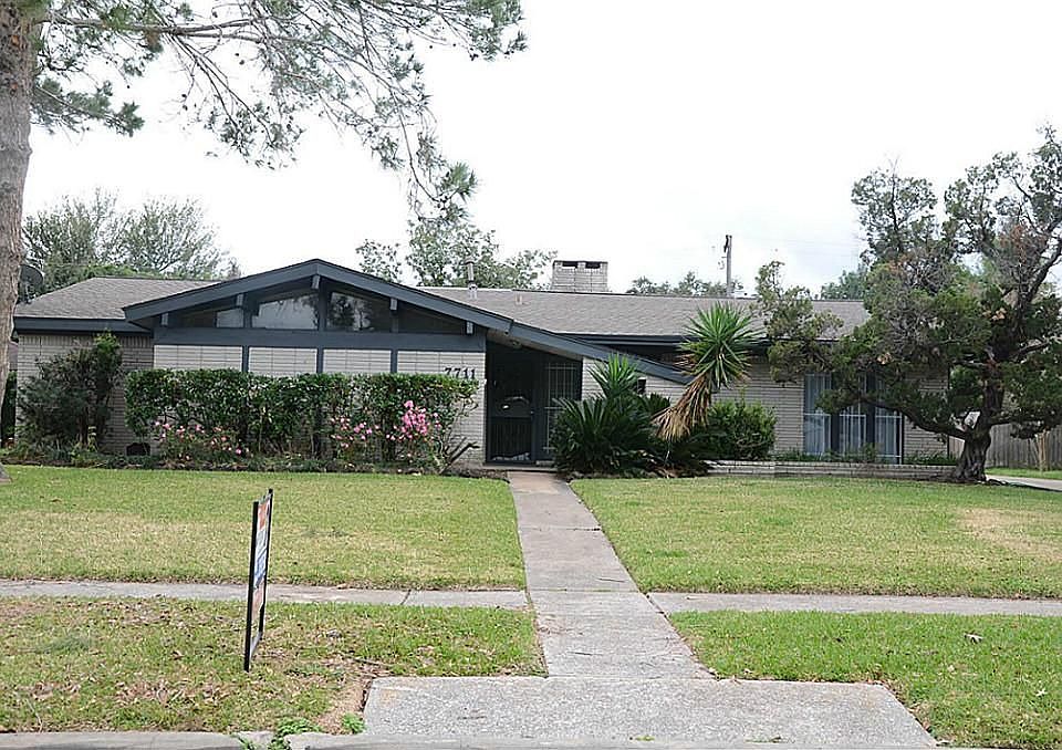 1st image of 7711 Clarewood Dr