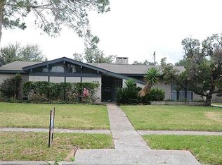7711 Clarewood Dr, Houston, TX 77036