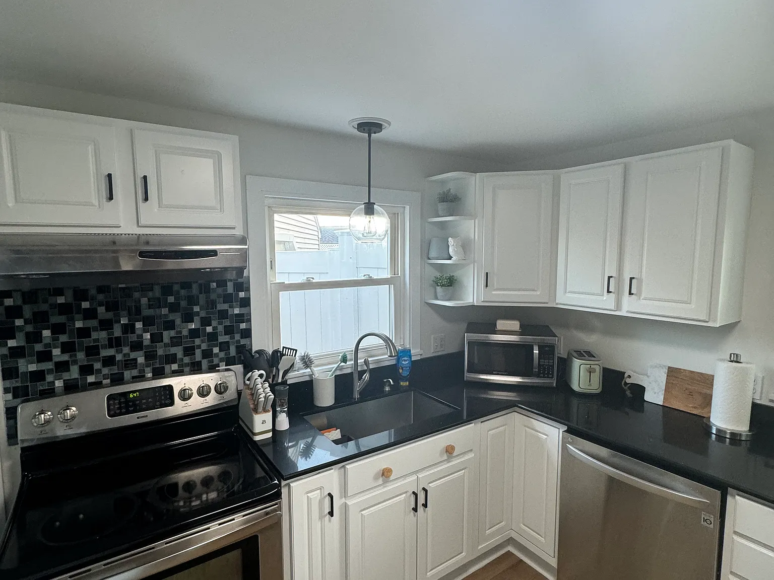 75 Sunbury Ave — Photo 2