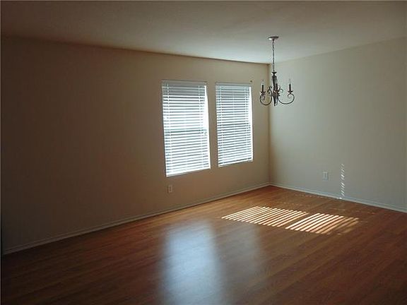 4th image of 1420 Lauren Dr