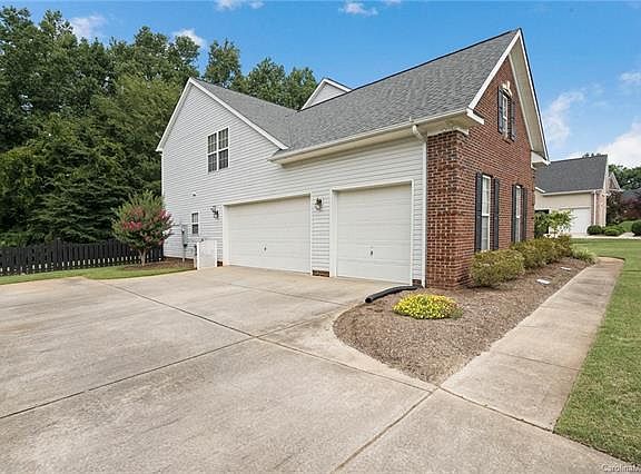 3rd image of 1606 Ambergate Dr