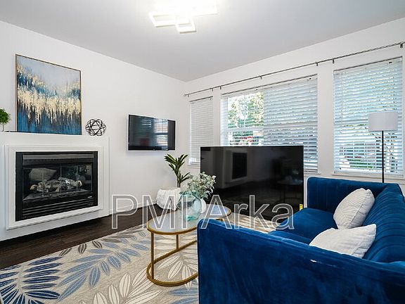 3rd image of 2460 NE Park Dr