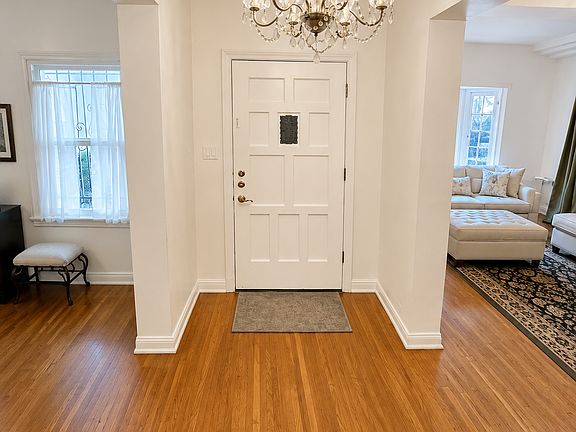 2nd image of 160 1/2 N Arnaz Dr #160-1/2