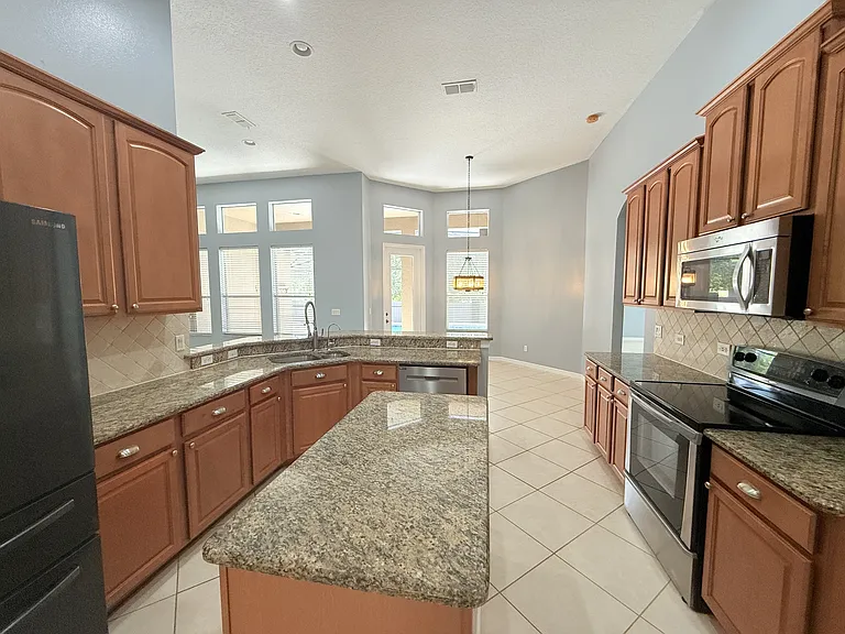 814 Kazaros Cir — Photo 18