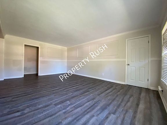 3rd image of 4726 Fairwood Ln