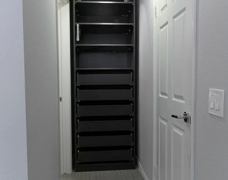 2nd Bedroom (built in cabinet)